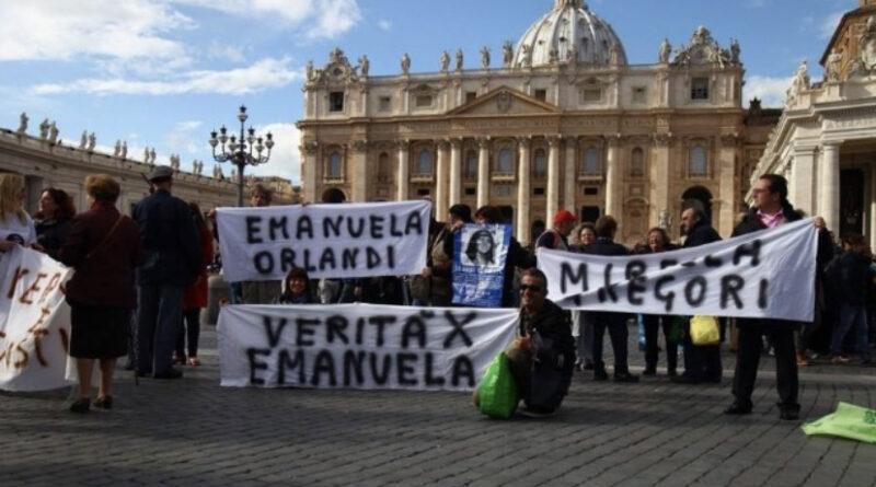 Minori scomparsi- sit in in Vaticano organizzato da Pietro Orlandi